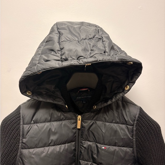 Tommy Hilfiger Black Puffer Jacket with detachable Faux Fur Hood - Picture 5 of 8